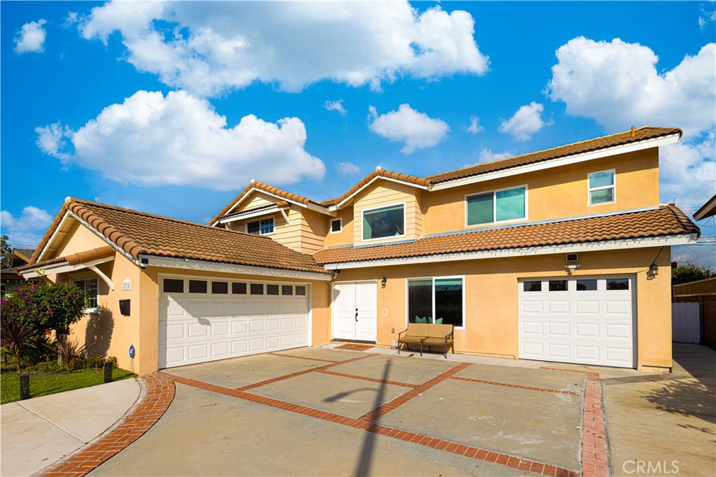 8715 El Lago