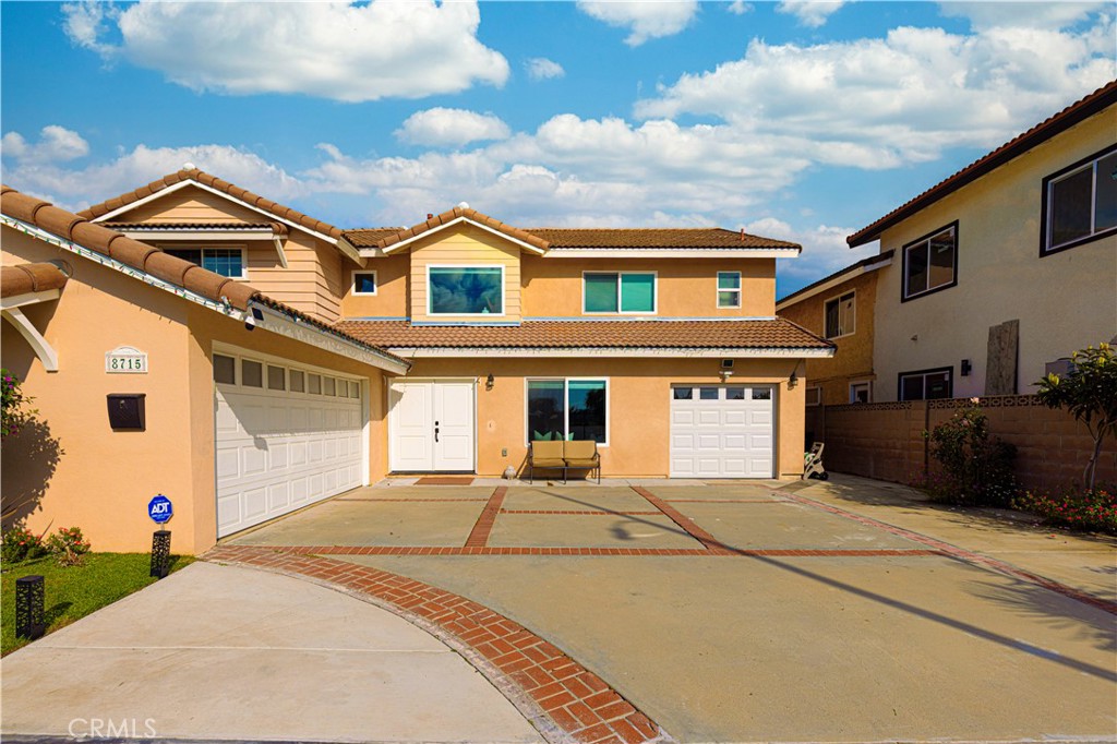 8715 El Lago