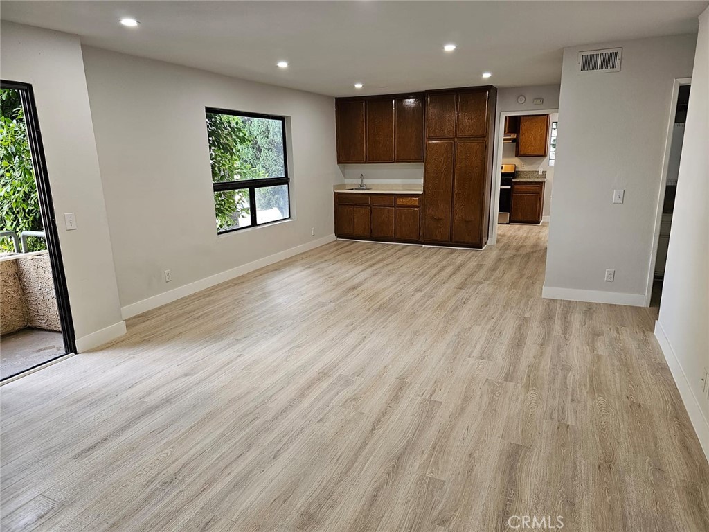 8331 Cedros Avenue 14