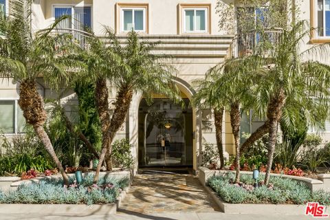 Photo of 132 S MAPLE Drive #PH4, Beverly Hills, CA 90212 (MLS # 26656133)