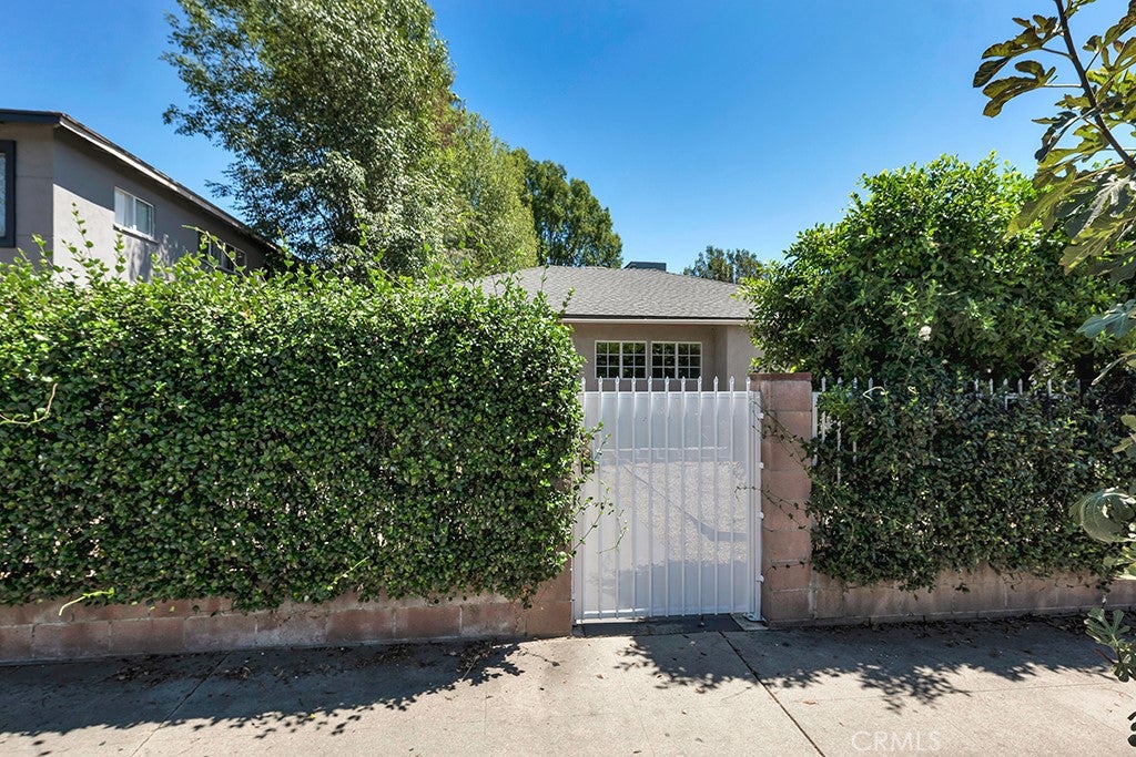 6056 Woodman Avenue, Van Nuys CA 91401