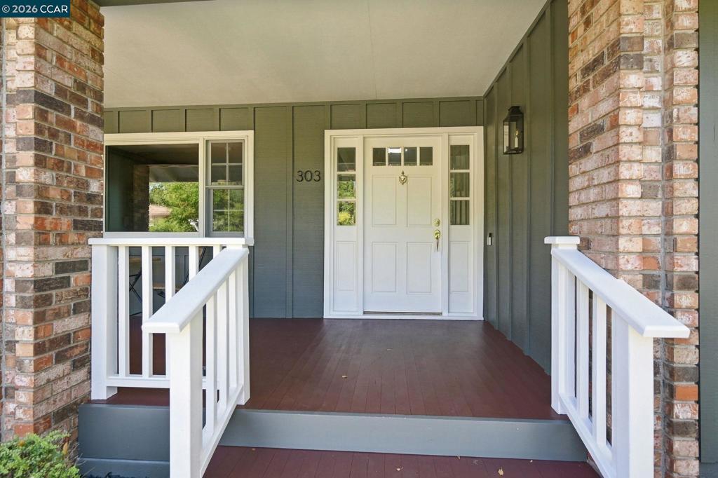 303 Calle La Mesa