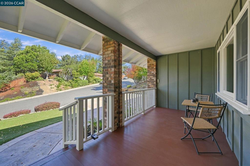 303 Calle La Mesa