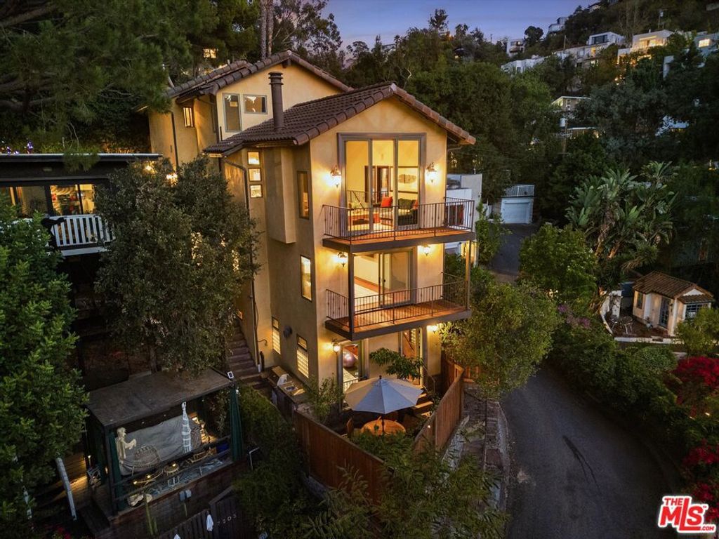 Photo of 7223 Sycamore Trail, Los Angeles, CA 90068 (MLS # 25605203)