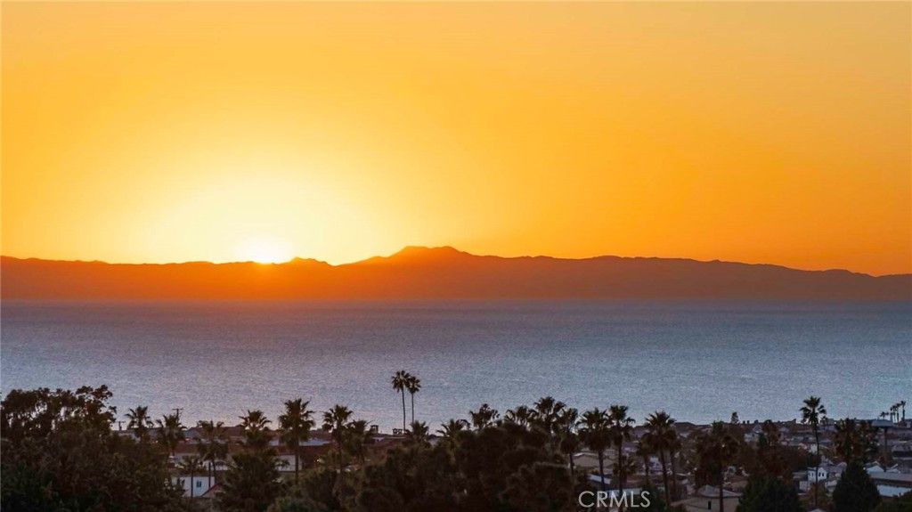 Photo of 2921 Setting Sun Dr, Corona Del Mar, CA 92625 (MLS # NP26083259)
