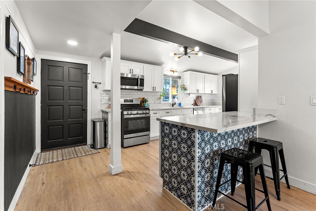 1326 N Viceroy Avenue