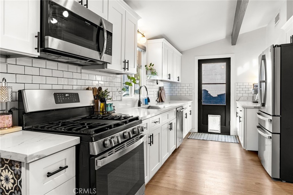 1326 N Viceroy Avenue