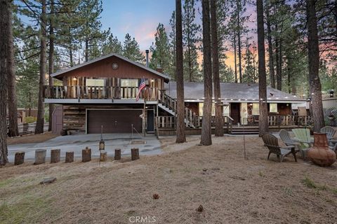 Photo of 904 E Barker Blvd, Big Bear, CA 92314 (MLS # CV25239114)