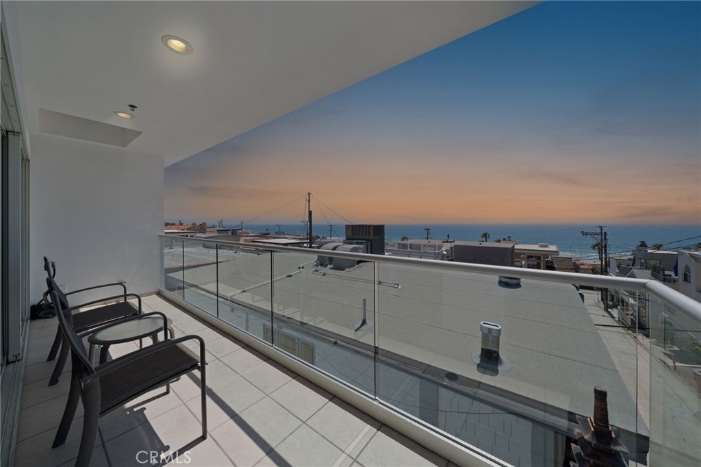 210 El Porto Street
