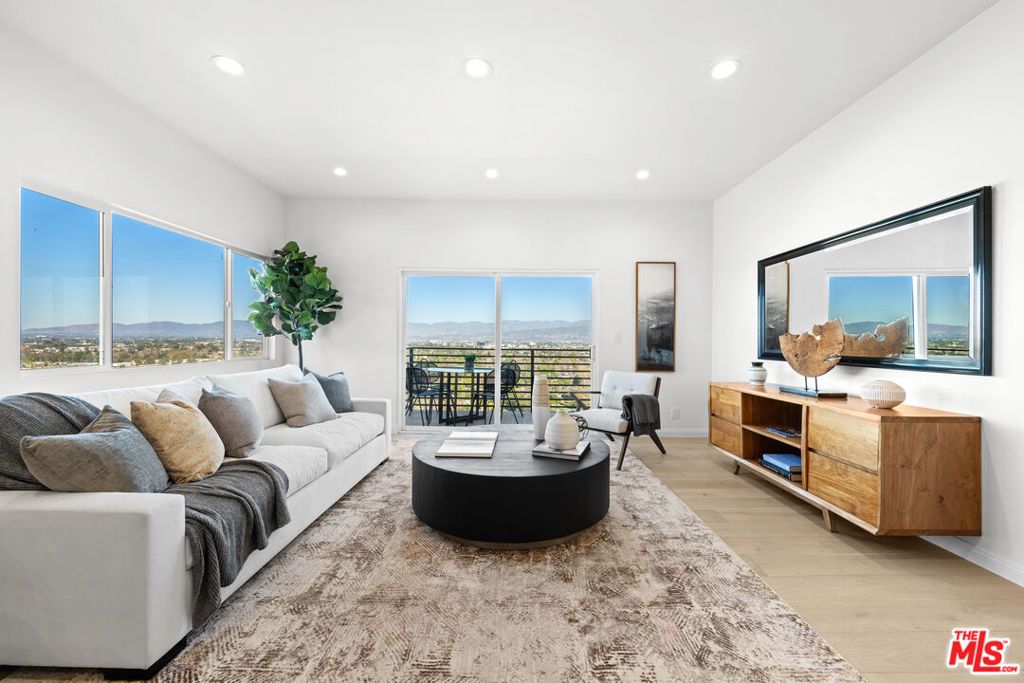 Photo of 11725 Laurelwood Drive, Studio City, CA 91604 (MLS # 26634307)