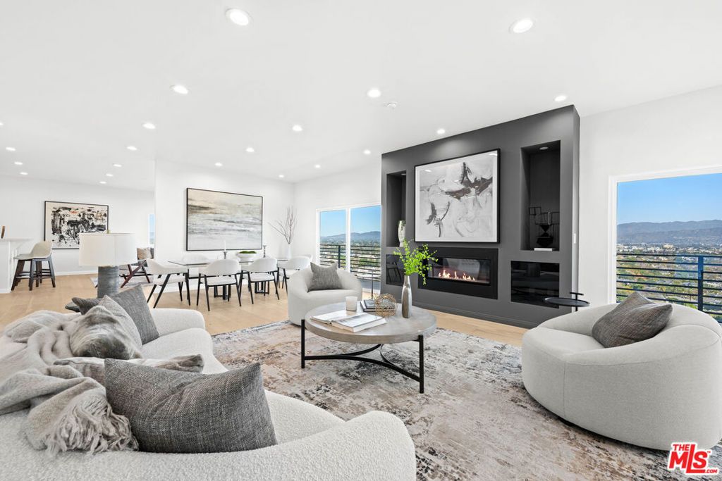 Photo of 11725 Laurelwood Drive, Studio City, CA 91604 (MLS # 26634307)