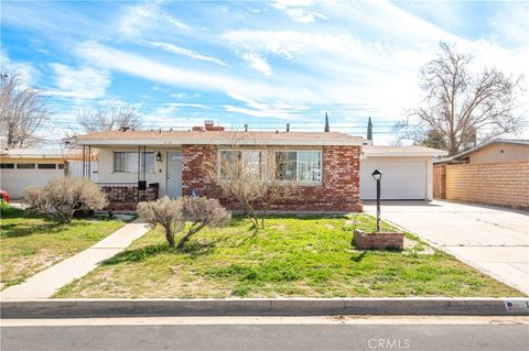 Photo of 1634 Sweetbrier, Palmdale, CA 93550 (MLS # DW25262628)