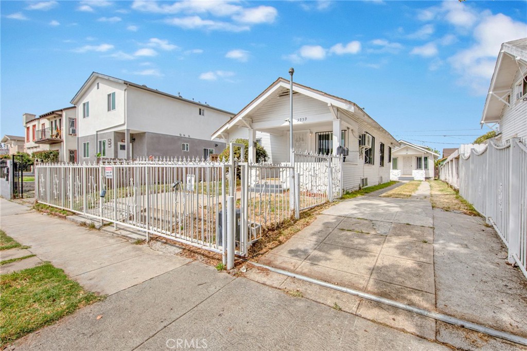 Step into this beautifully reimagined gated duplex, offering two separate single-story homes in the vibrant heart of Los Angeles. Each residence features 2 bedrooms and 1 full bathroom, thoughtfully redesigned for comfort and style.
Every detail has been refreshed; from brand-new flooring and baseboards to dual-pane windows, updated plumbing, and a modernized electrical system. The kitchens shine with sleek stainless steel appliances, quartz stone countertops, custom tile backsplashes, and designer cabinetry. Each home is equipped with central air conditioning for year-round comfort. Flooded with natural light, the interiors feel bright and welcoming. Located just moments from dining, shopping, entertainment, parks, museums, USC, Metro stations, and with quick access to major freeways, this property offers the perfect blend of convenience and lifestyle.
Ideal for investors or multi-generational living, this turn-key property is ready for its next chapter. schedule a viewing today!