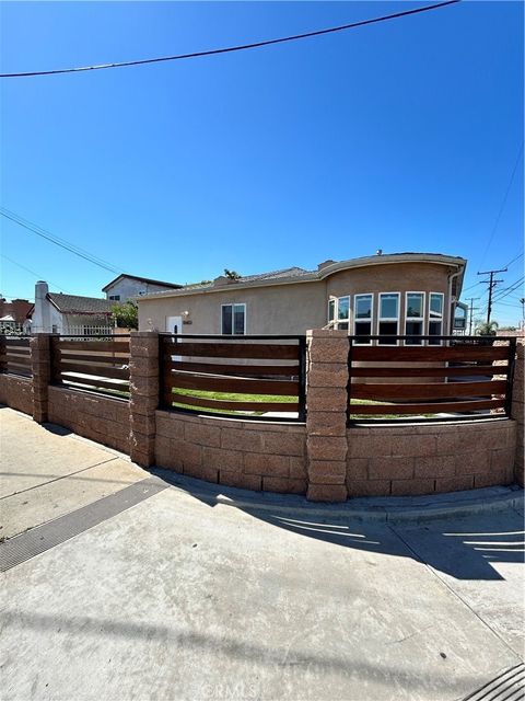 Photo of 10603 S OSAGE Avenue, Inglewood, CA 90304 (MLS # SB26058911)