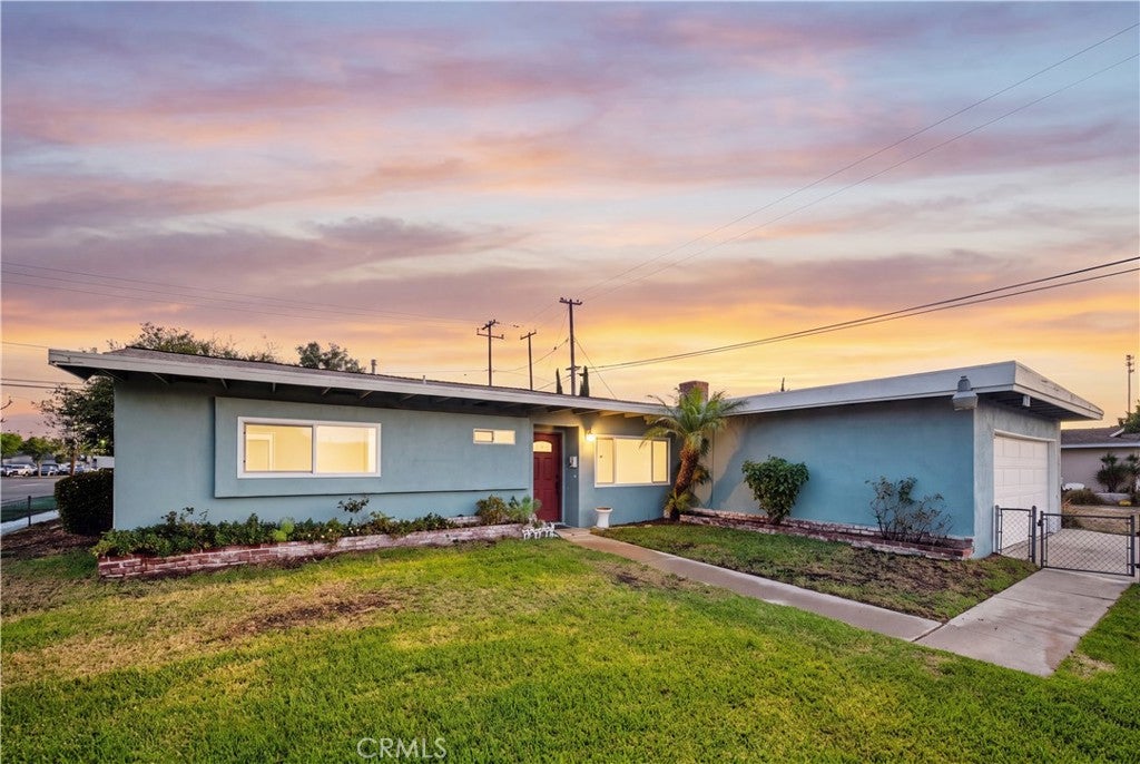 3357 W Olinda