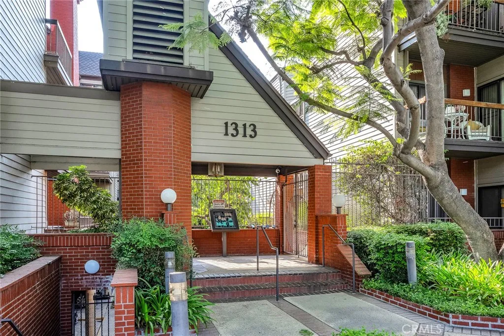 Glendale, California 91202, United States, 2 Bedrooms Bedrooms, ,2 BathroomsBathrooms,Residential,Active,209822