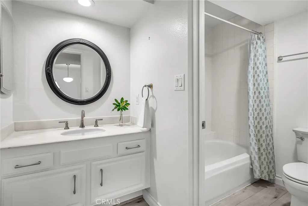 Glendale, California 91202, United States, 2 Bedrooms Bedrooms, ,2 BathroomsBathrooms,Residential,Active,209822