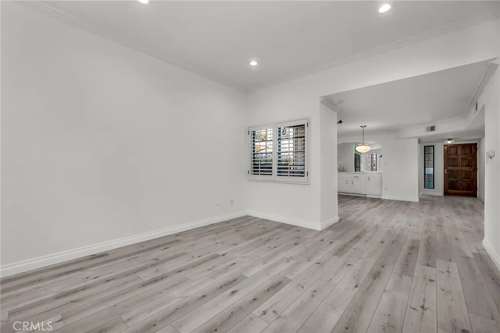 Glendale, California 91202, United States, 2 Bedrooms Bedrooms, ,2 BathroomsBathrooms,Residential,Active,209822