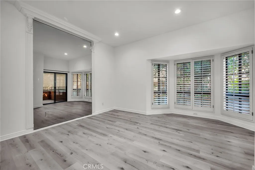 Glendale, California 91202, United States, 2 Bedrooms Bedrooms, ,2 BathroomsBathrooms,Residential,Active,209822