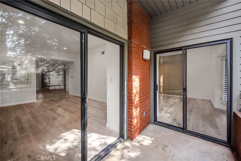 Glendale, California 91202, United States, 2 Bedrooms Bedrooms, ,2 BathroomsBathrooms,Residential,Active,209822