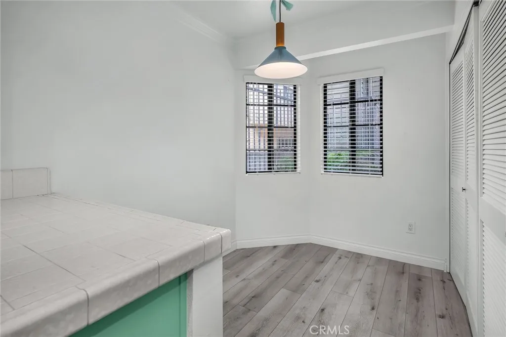 Glendale, California 91202, United States, 2 Bedrooms Bedrooms, ,2 BathroomsBathrooms,Residential,Active,209822