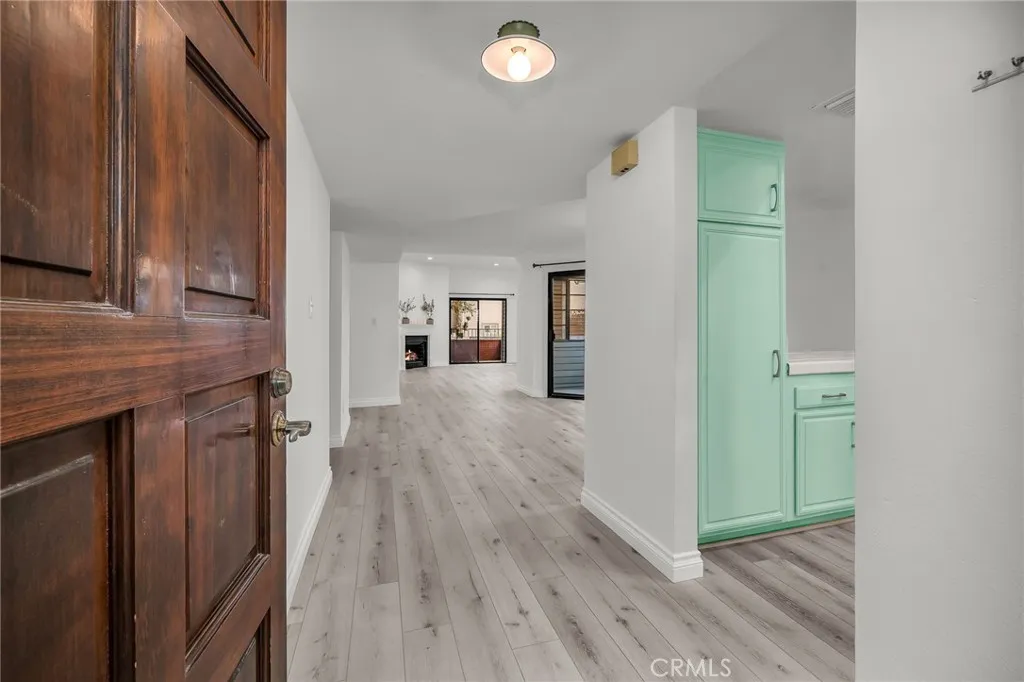 Glendale, California 91202, United States, 2 Bedrooms Bedrooms, ,2 BathroomsBathrooms,Residential,Active,209822