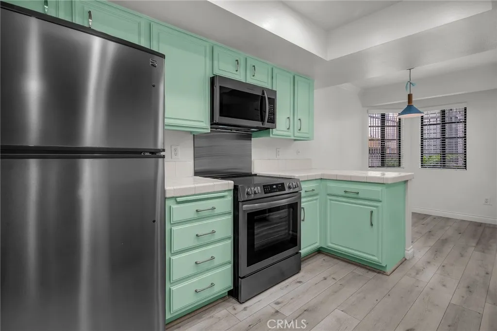 Glendale, California 91202, United States, 2 Bedrooms Bedrooms, ,2 BathroomsBathrooms,Residential,Active,209822