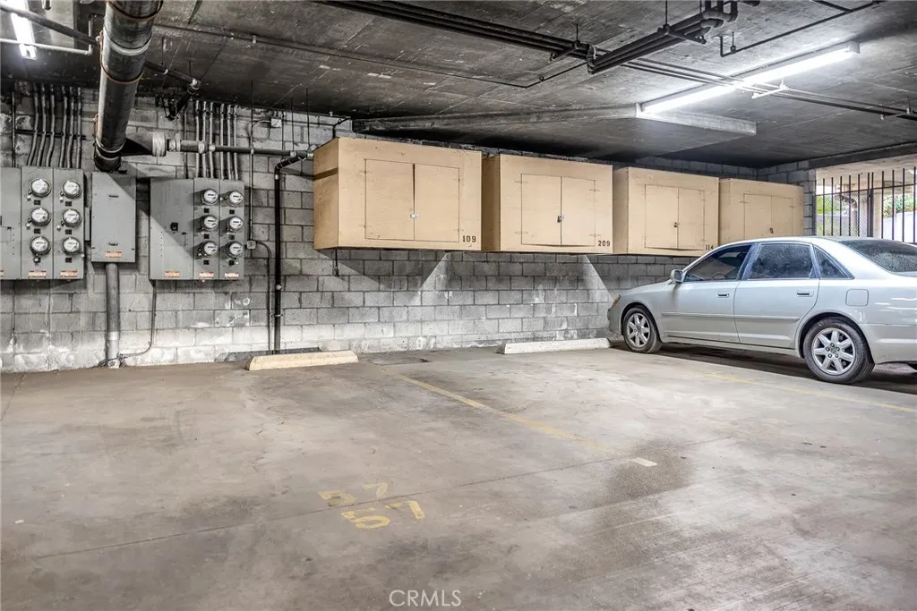 Glendale, California 91202, United States, 2 Bedrooms Bedrooms, ,2 BathroomsBathrooms,Residential,Active,209822