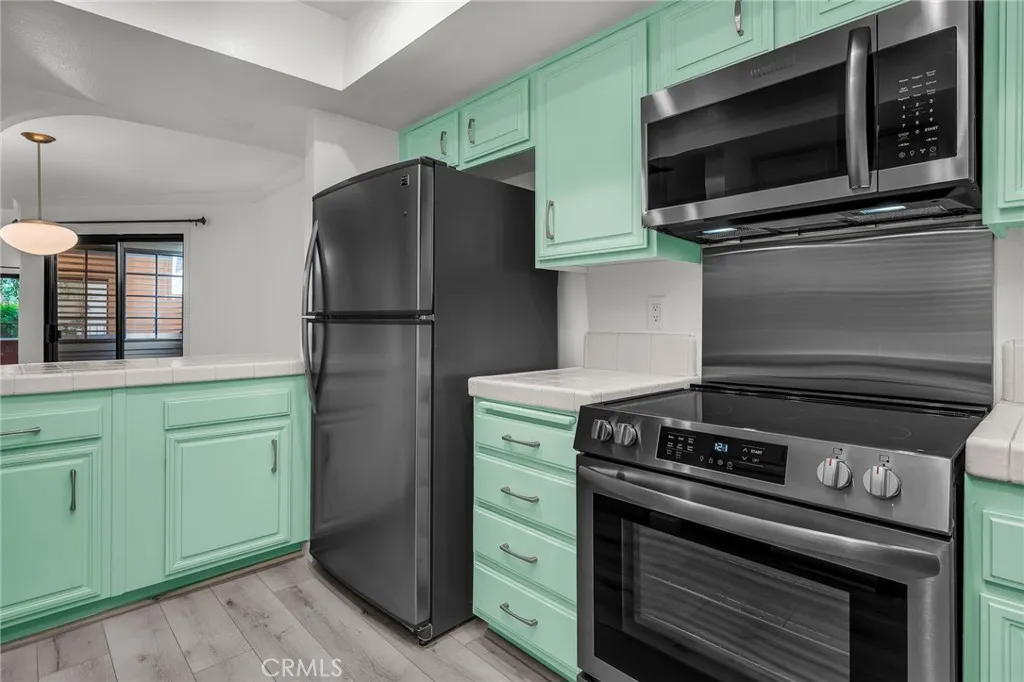 Glendale, California 91202, United States, 2 Bedrooms Bedrooms, ,2 BathroomsBathrooms,Residential,Active,209822