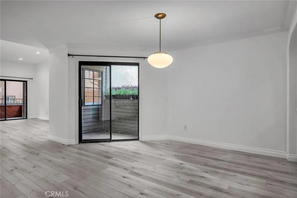 Glendale, California 91202, United States, 2 Bedrooms Bedrooms, ,2 BathroomsBathrooms,Residential,Active,209822