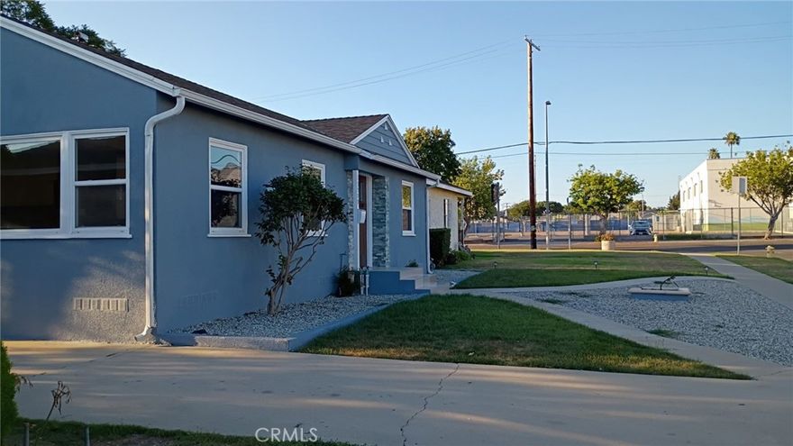 A MUST-SEE HOME BEAUTIFULLY Remodeled 3-bedroom 2 bath . Everything upgraded. M0dern kitchen. Laundry in house. Detached 2 car garage. Big back yard.