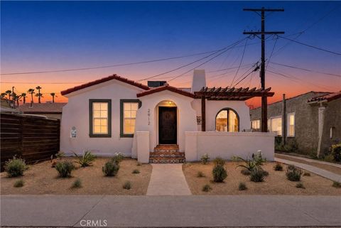 Photo of 2912 W 30th St, Los Angeles, CA 90018 (MLS # CV26116165)