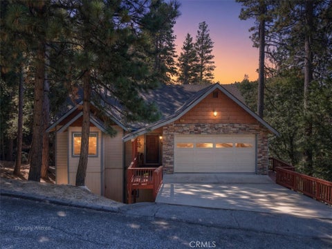 Photo of 161 Grizzly RD, Lake Arrowhead, CA 92317 (MLS # IG26201529)