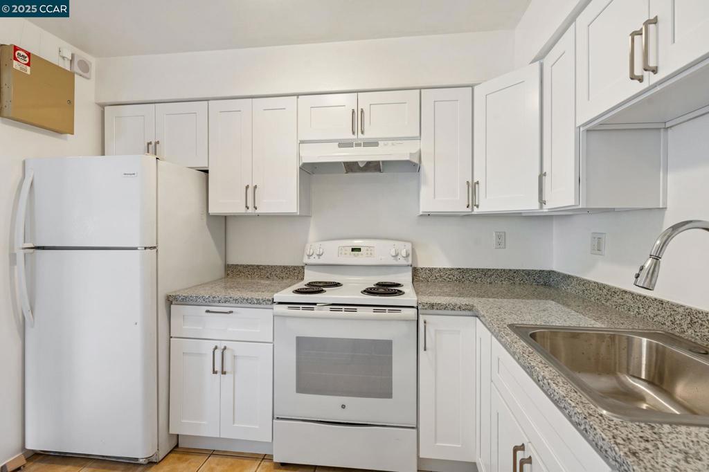 DEL RIO CONDOS - Residential