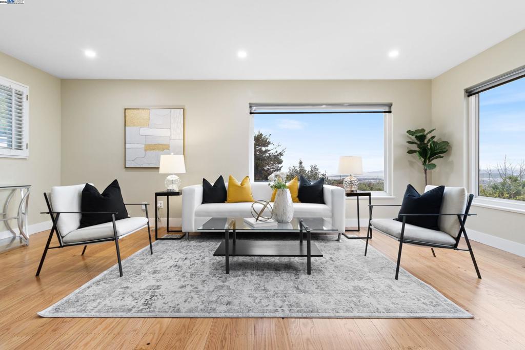 RICHMOND HEIGHTS - Residential