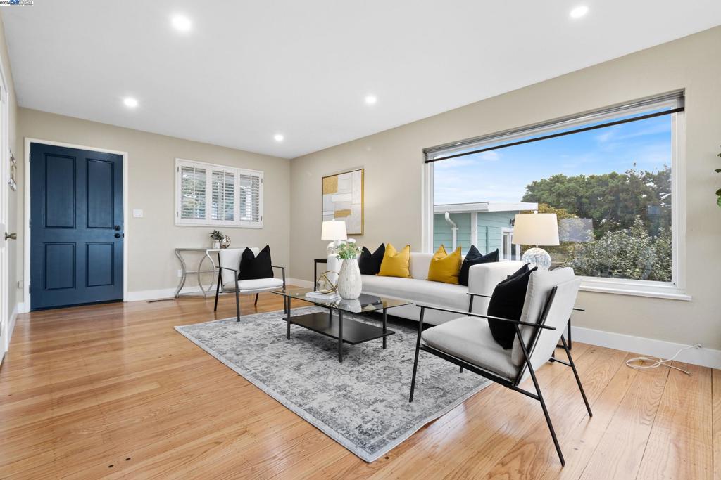 RICHMOND HEIGHTS - Residential