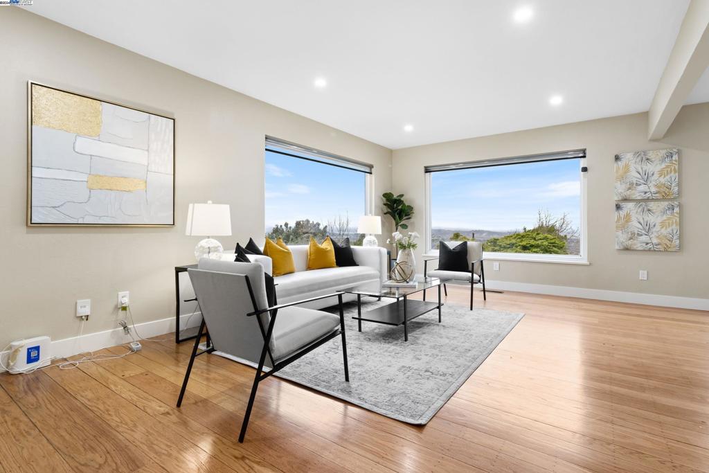 RICHMOND HEIGHTS - Residential