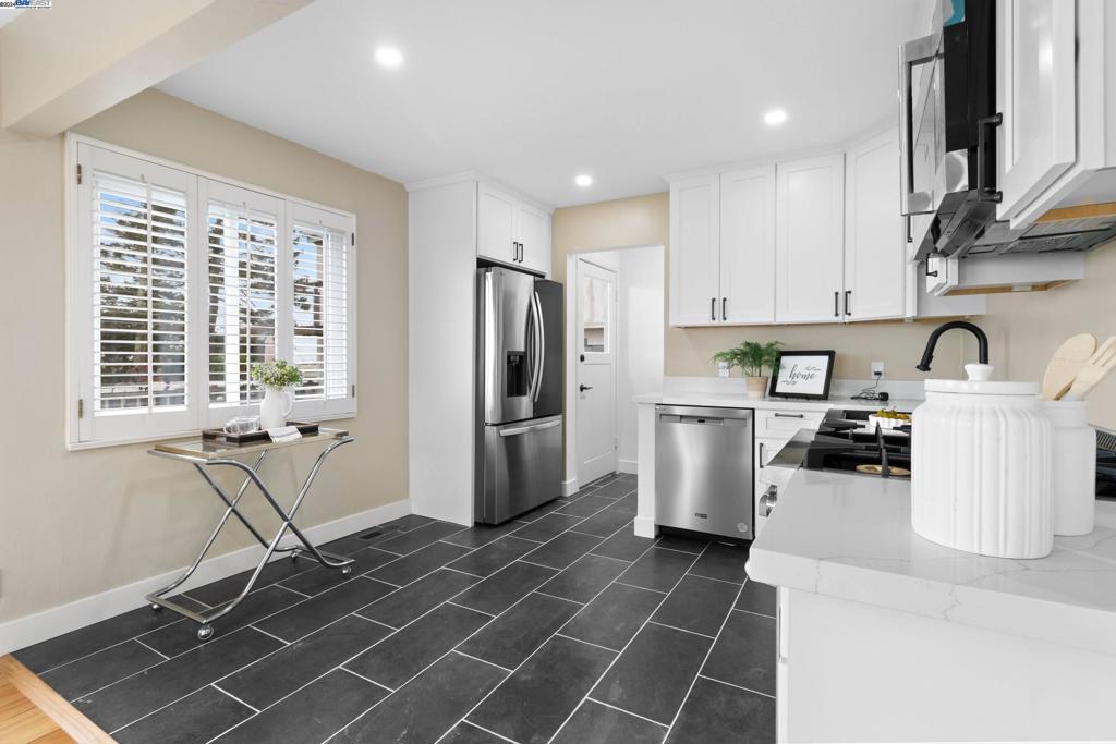 RICHMOND HEIGHTS - Residential