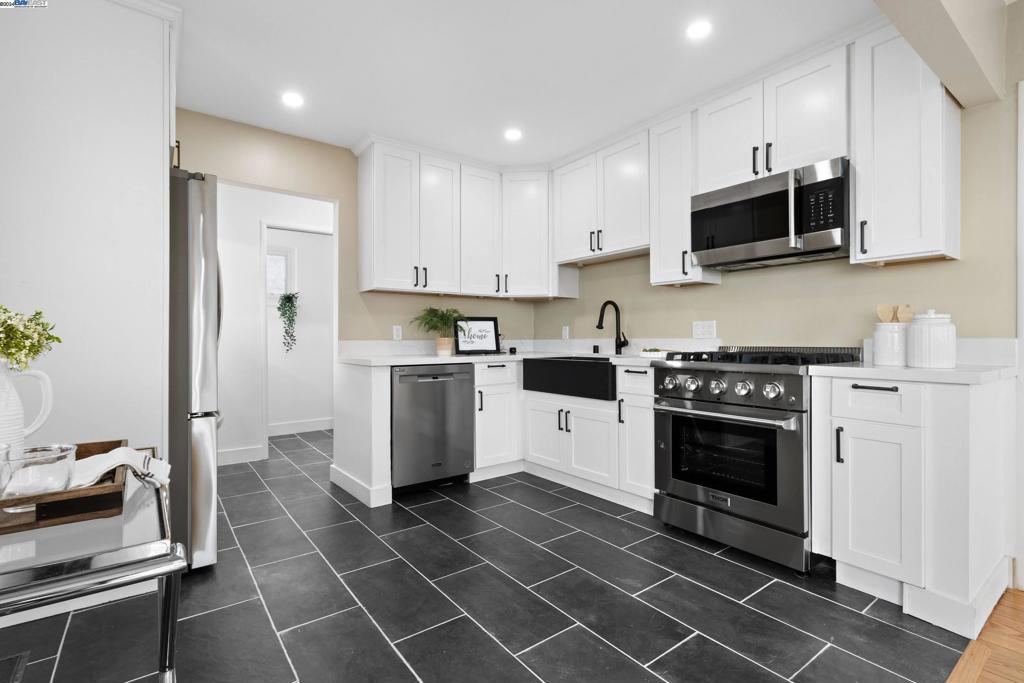 RICHMOND HEIGHTS - Residential