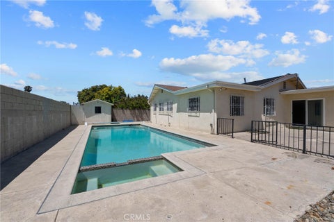 Tiny photo for 620 Janetwood Dr Dr, Oxnard, CA 93030 (MLS # OC26093475)