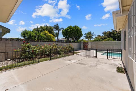 Tiny photo for 620 Janetwood Dr Dr, Oxnard, CA 93030 (MLS # OC26093475)
