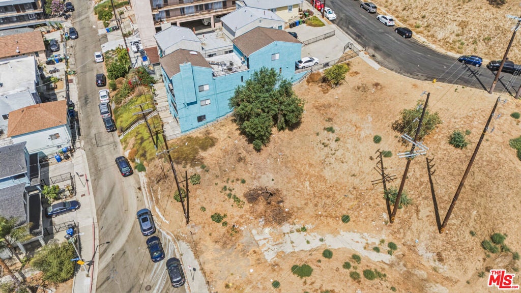 702 Lookout Dr