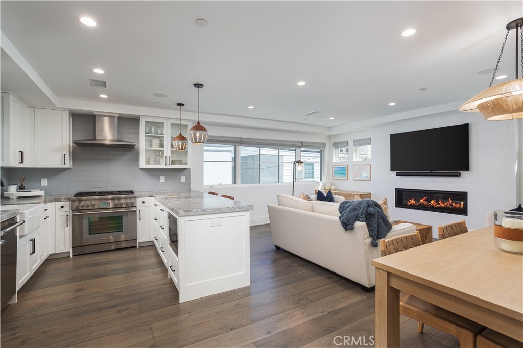 714 1/2 iris avenue
