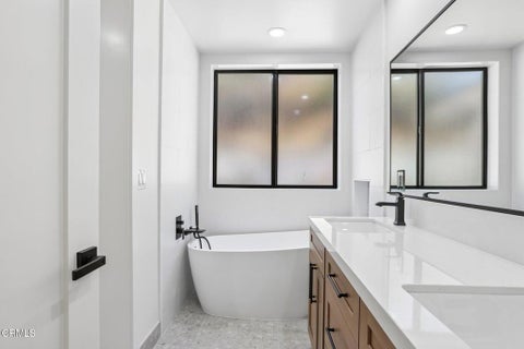 Tiny photo for 5527 Kamet Court, Ventura, CA 93003 (MLS # V1-36946)