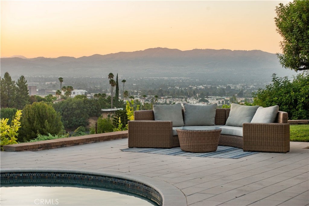 4347 Coronet DR