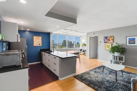 Photo of 2550 Dana St St #5F, Berkeley, CA 94704 (MLS # 41130383)