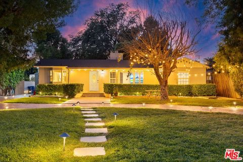 Photo of 8345 White Oak Avenue, Northridge, CA 91325 (MLS # 26793267)