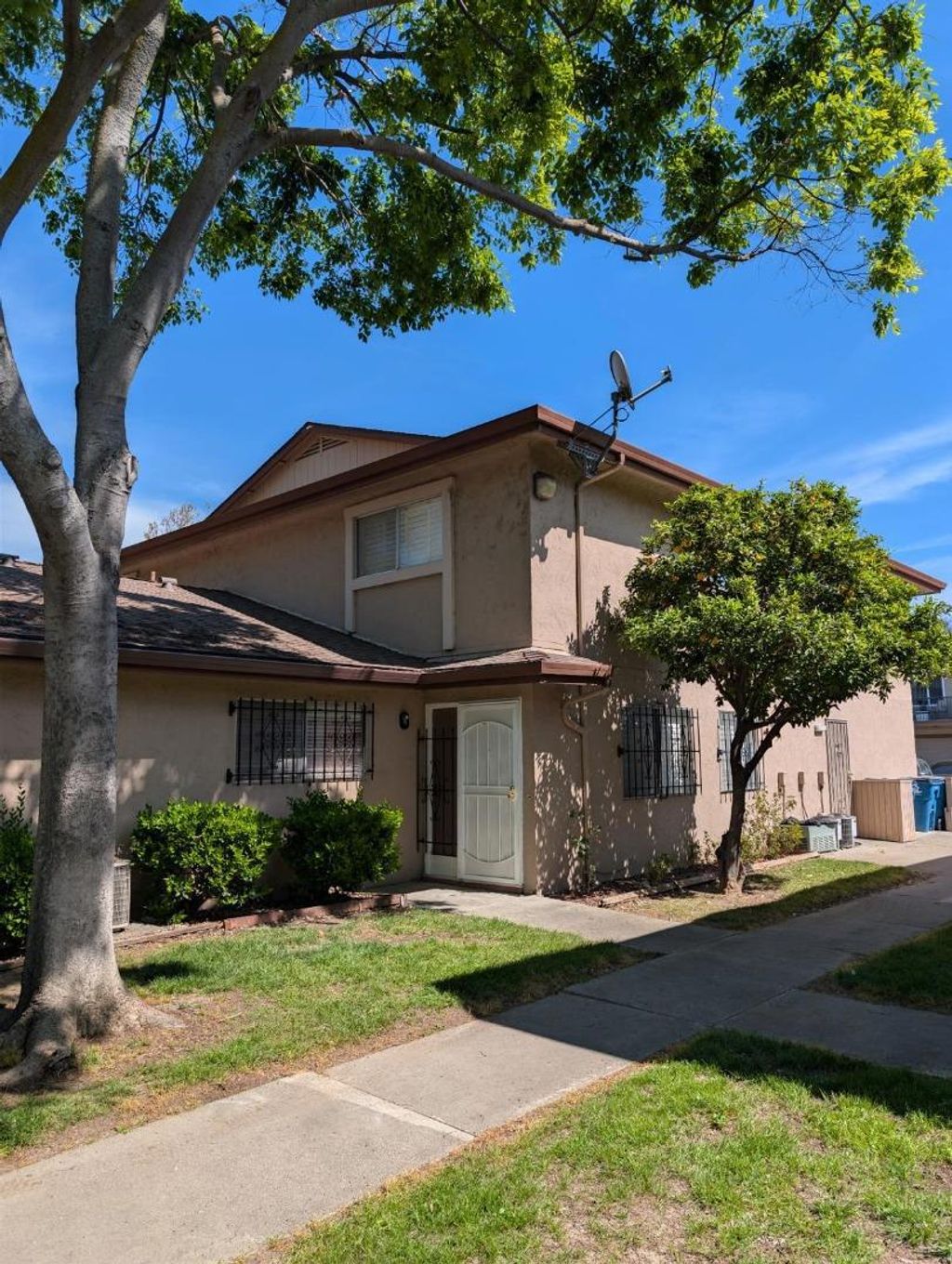 Photo of 2205 Lemontree Way #3, Antioch, CA 94509 (MLS # ML82038904)