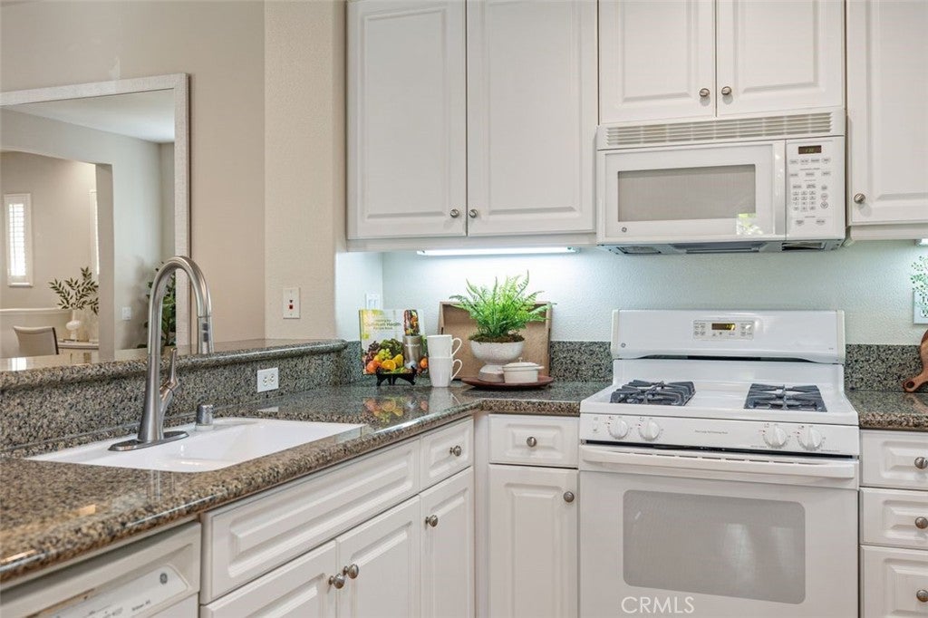 33 Flowerbud, Irvine CA 92603 - Photo 12