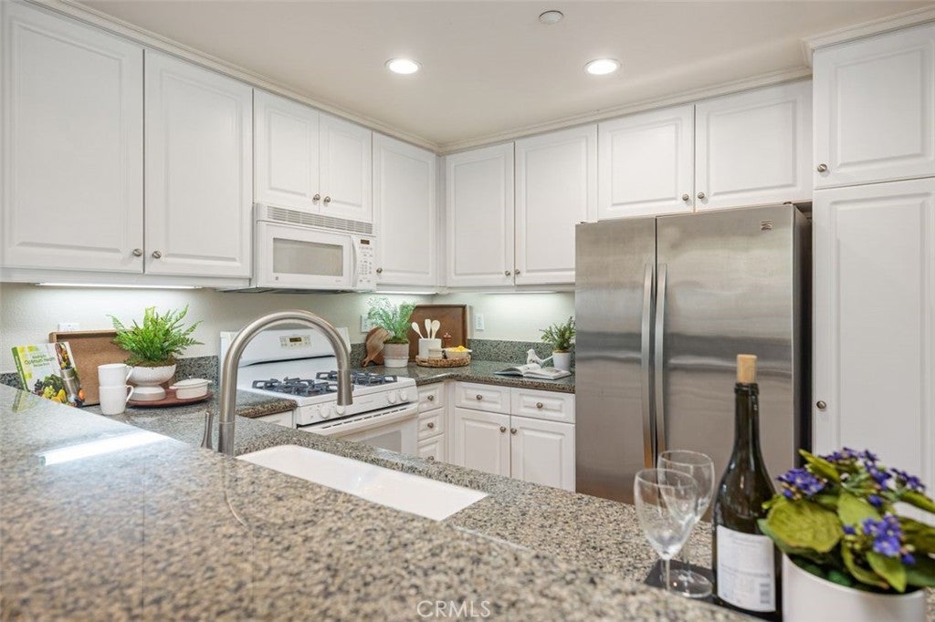 33 Flowerbud, Irvine CA 92603 - Photo 14